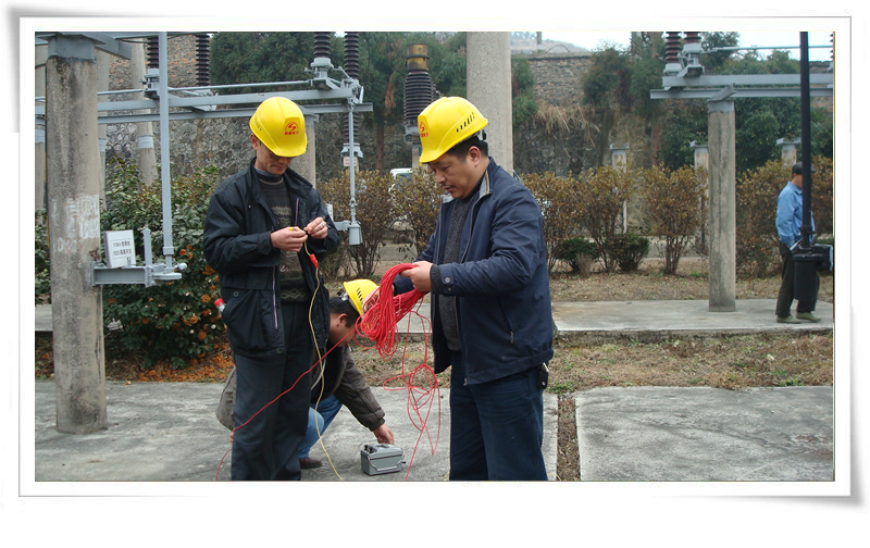 都勻市供電局肖局長親自到我搶險現場