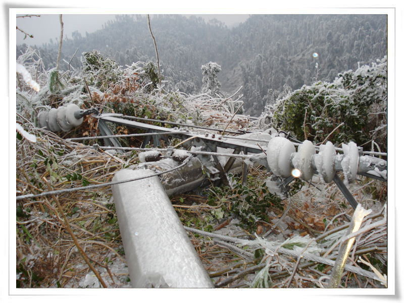冰雪中的搶險隊--記四川成蜀電力搶險隊