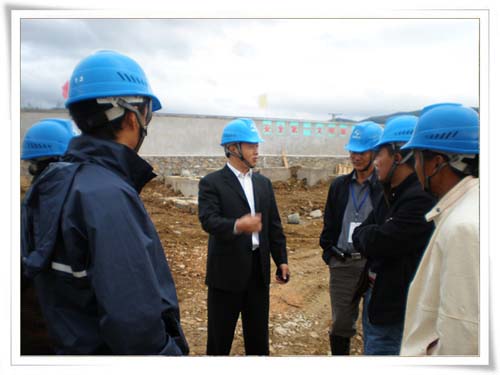 公司領導察看云南紅河在建工程