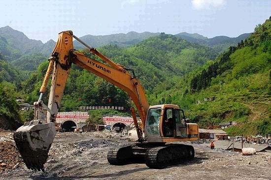 成蜀電力北京分公司中標中太集團西寨山隧道土石方工程