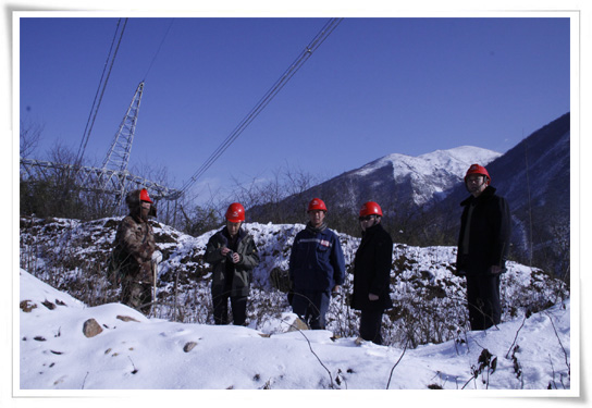 500kV石雅線、二普線線路覆冰，成蜀電力抗冰保電
