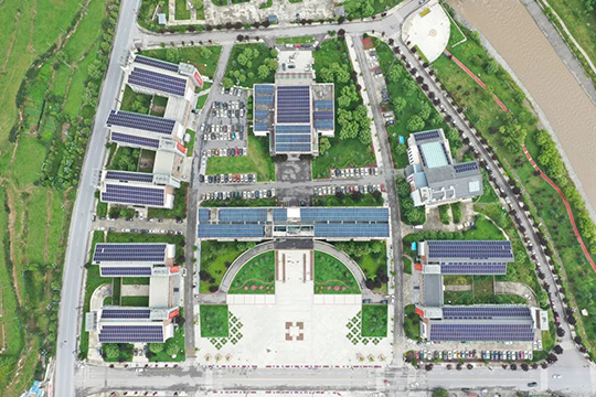 低碳能源丨松潘縣1.38MWp光伏發電項目點亮綠色經濟發展的未來之路
