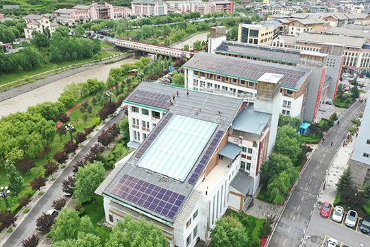 低碳能源丨松潘縣1.38MWp光伏發電項目點亮綠色經濟發展的未來之路