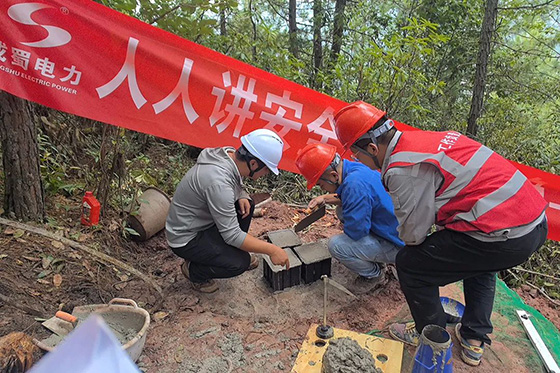 洱源縣大楓樹光伏發電項目配套送出工程完成首基基礎澆筑